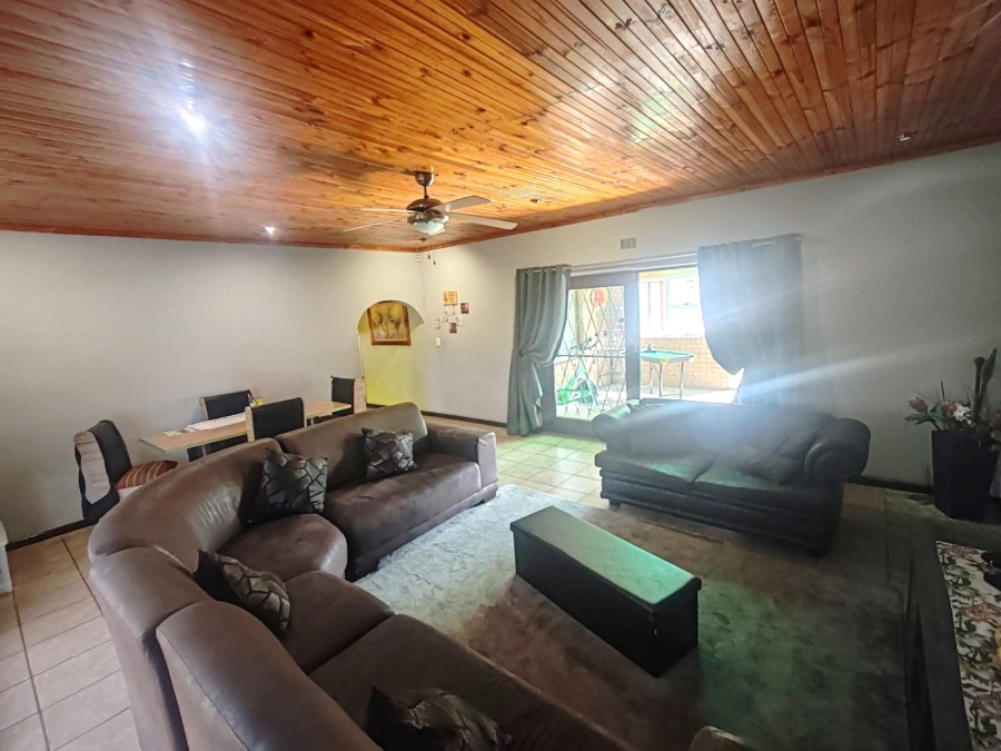 4 Bedroom Property for Sale in Heuwelkruin Eastern Cape